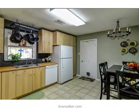 313 Laurel St, Bryan, TX 77801 photo 3