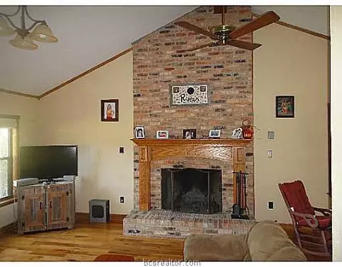 4920 Burt Rd, Bryan, TX 77807 photo 6