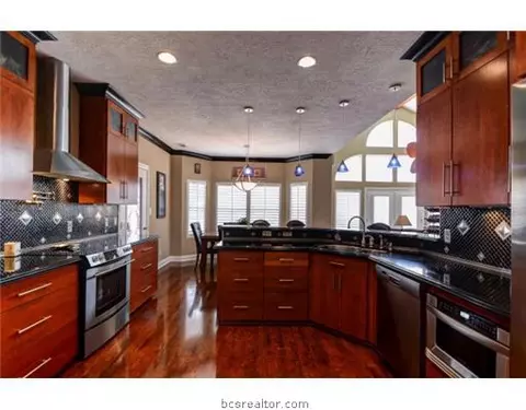 7732 Hidden, Bryan, TX 77808 photo 5