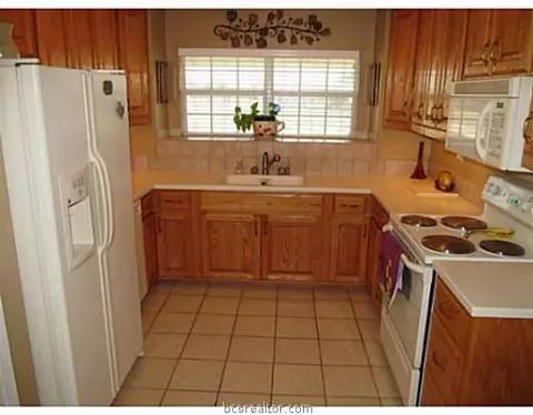 15723 Pine Tree Rd, Bryan, TX 77808 photo 2