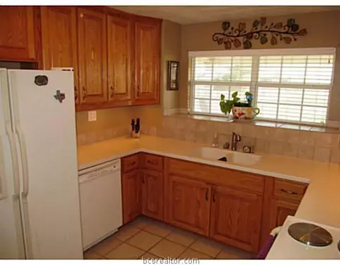 15723 Pine Tree Rd, Bryan, TX 77808 photo 3