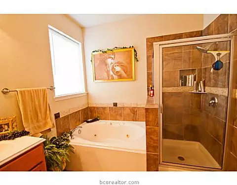3702 Williams Trace Dr, Bryan, TX 77808 photo 5
