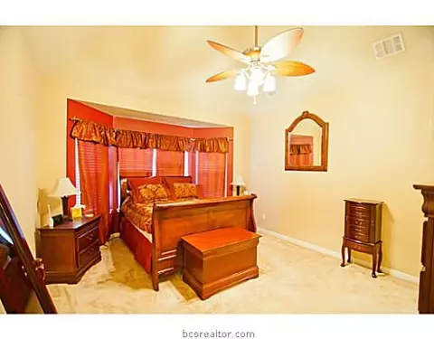 3702 Williams Trace Dr, Bryan, TX 77808 photo 4