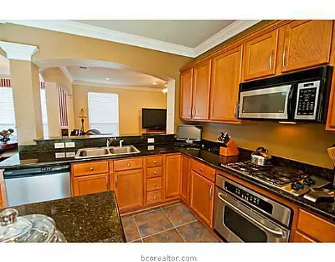 3702 Williams Trace Dr, Bryan, TX 77808 photo 2