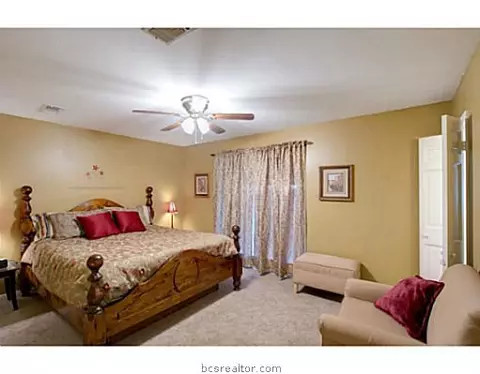 802 Matous Dr, Bryan, TX 77802 photo 6