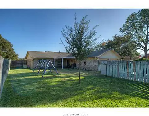 802 Matous Dr, Bryan, TX 77802 photo 11