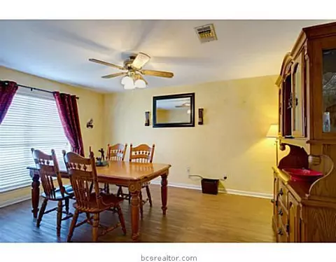 802 Matous Dr, Bryan, TX 77802 photo 5