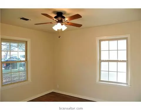 1928 Wayside Dr, Bryan, TX 77802 photo 5