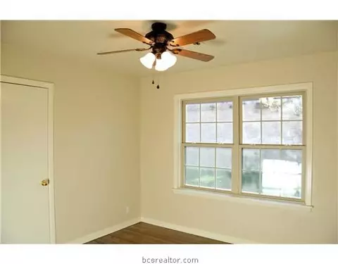 1928 Wayside Dr, Bryan, TX 77802 photo 9