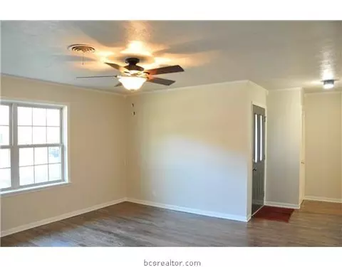 1928 Wayside Dr, Bryan, TX 77802 photo 2