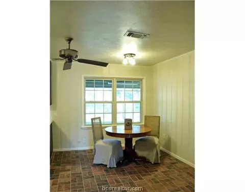 1928 Wayside Dr, Bryan, TX 77802 photo 4