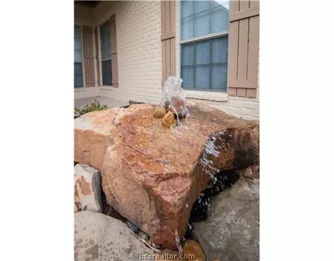 5715 Easterling, Bryan, TX 77808 photo 4