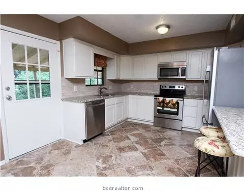 900 Jane Ln, Bryan, TX 77802 photo 3
