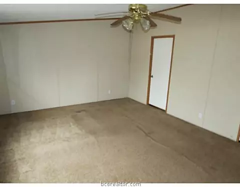 2106 Cedar Bend Cir, Bryan, TX 77807 photo 3