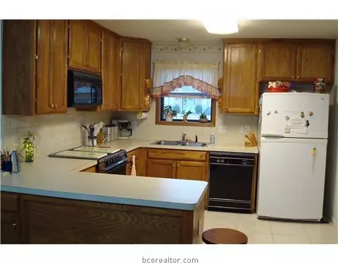 2412 Windsor, Bryan, TX 77802 photo 3