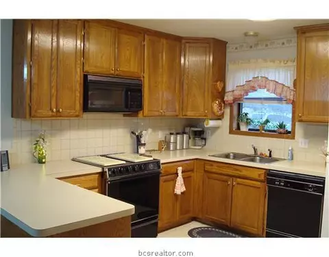 2412 Windsor, Bryan, TX 77802 photo 2