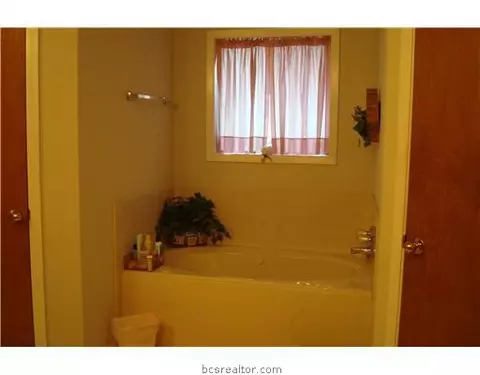 2412 Windsor, Bryan, TX 77802 photo 7