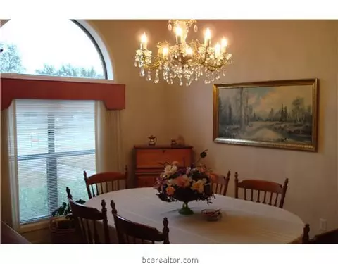 2412 Windsor, Bryan, TX 77802 photo 4