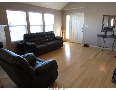 2901 Elise Ln, Bryan, TX 77802 photo 3