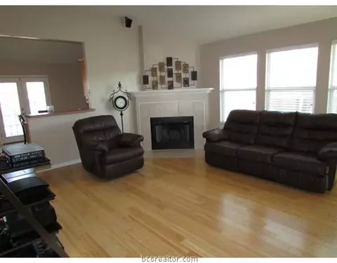 2901 Elise Ln, Bryan, TX 77802 photo 2