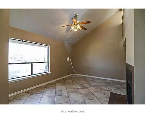 911 Navidad St, Bryan, TX 77801 photo 6