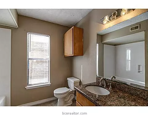 911 Navidad St, Bryan, TX 77801 photo 5