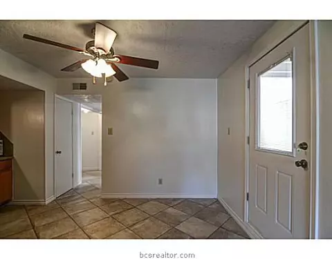 911 Navidad St, Bryan, TX 77801 photo 7