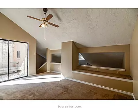 911 Navidad St, Bryan, TX 77801 photo 4