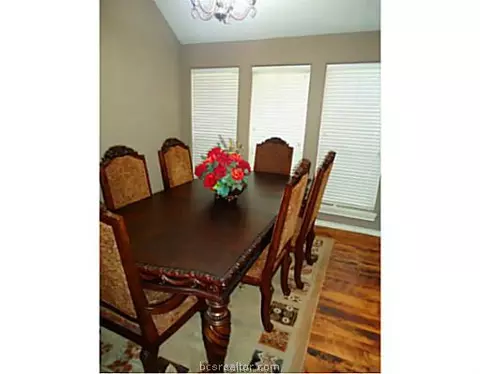 6202 Cromwell Ct, Bryan, TX 77802 photo 4