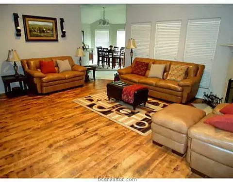 6202 Cromwell Ct, Bryan, TX 77802 photo 2