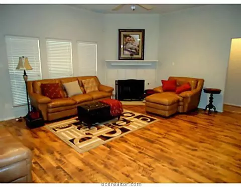 6202 Cromwell Ct, Bryan, TX 77802 photo 3