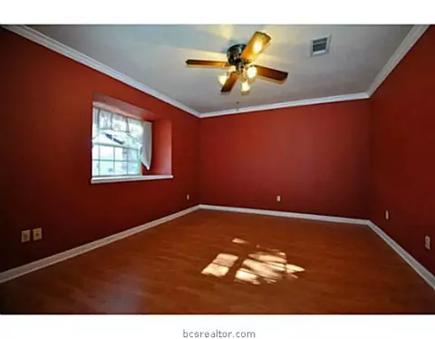2905 Hillside Dr, Bryan, TX 77802 photo 3