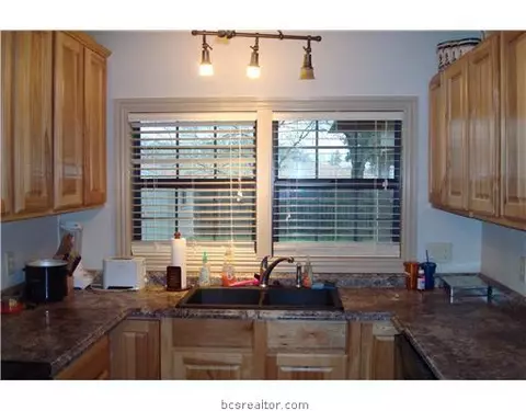322 Dunn St, Bryan, TX 77801 photo 3