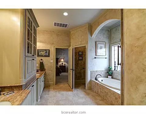 3908 Park Meadow Ln, Bryan, TX 77802 photo 18