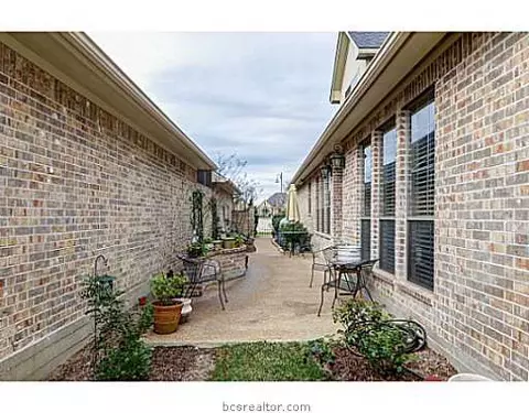 3908 Park Meadow Ln, Bryan, TX 77802 photo 22