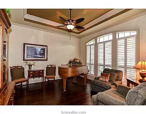 3908 Park Meadow Ln, Bryan, TX 77802 photo 4