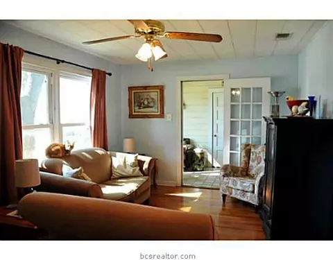 1402 Bennett St, Bryan, TX 77802 photo 5