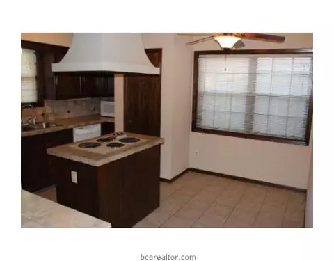 4104 Willow Oak, Bryan, TX 77802 photo 4