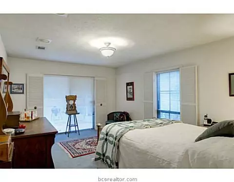 2617 Rustling Oaks Dr, Bryan, TX 77802 photo 9
