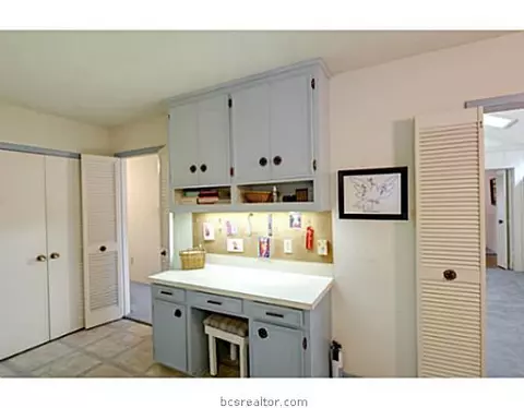 2617 Rustling Oaks Dr, Bryan, TX 77802 photo 8