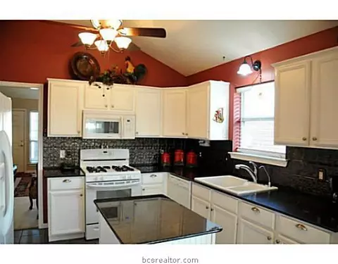 2618 Trophy Dr, Bryan, TX 77802 photo 9