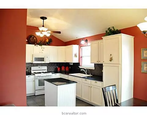2618 Trophy Dr, Bryan, TX 77802 photo 10
