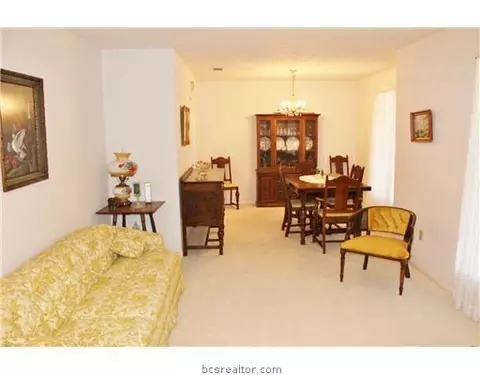 3900 Oak Bend Dr, Bryan, TX 77802 photo 2