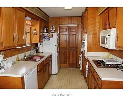 3900 Oak Bend Dr, Bryan, TX 77802 photo 6