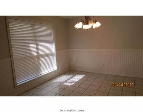 3919 Old Oaks, Bryan, TX 77802 photo 2