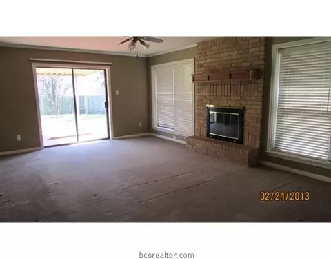 3919 Old Oaks, Bryan, TX 77802 photo 4