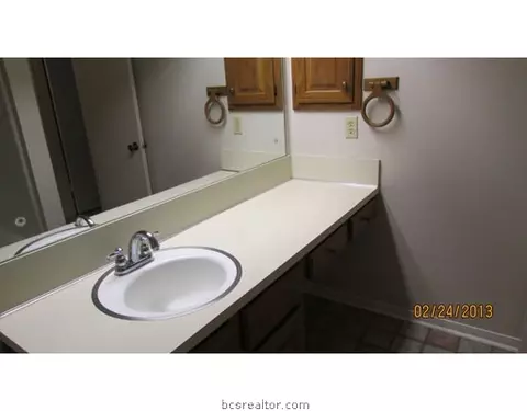 3919 Old Oaks, Bryan, TX 77802 photo 7