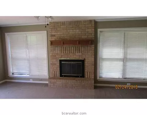 3919 Old Oaks, Bryan, TX 77802 photo 5