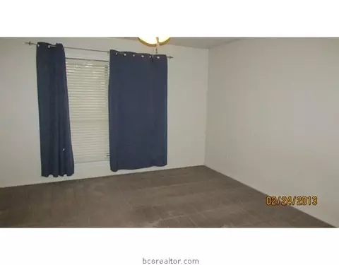 3919 Old Oaks, Bryan, TX 77802 photo 9
