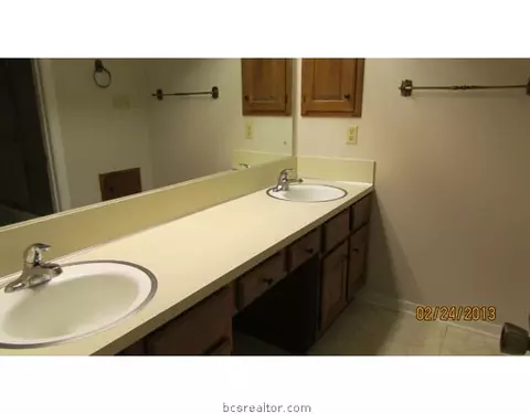 3919 Old Oaks, Bryan, TX 77802 photo 6